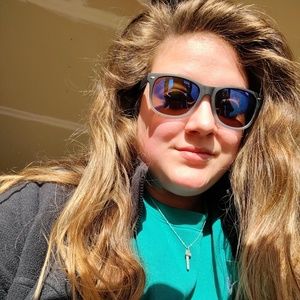 Meet your Posher, Cortney